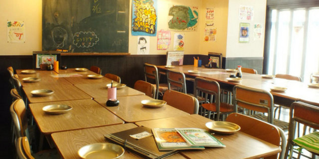 tokyo themed restaurant elementary school style rokunen yonkumi